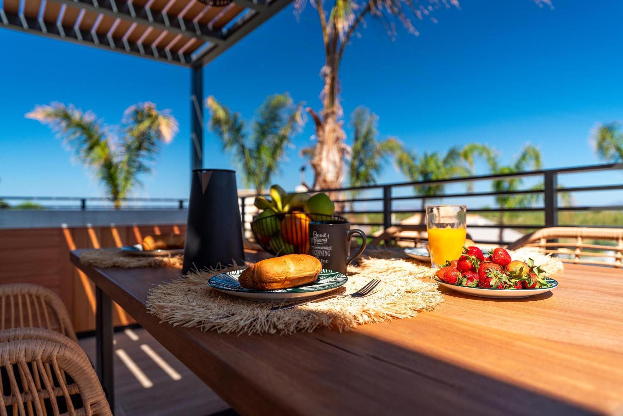 Palmeral Luxury Suites Kremastí Habitación foto